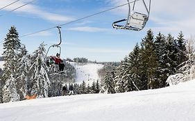 Am Finkenbusch aan de skipiste